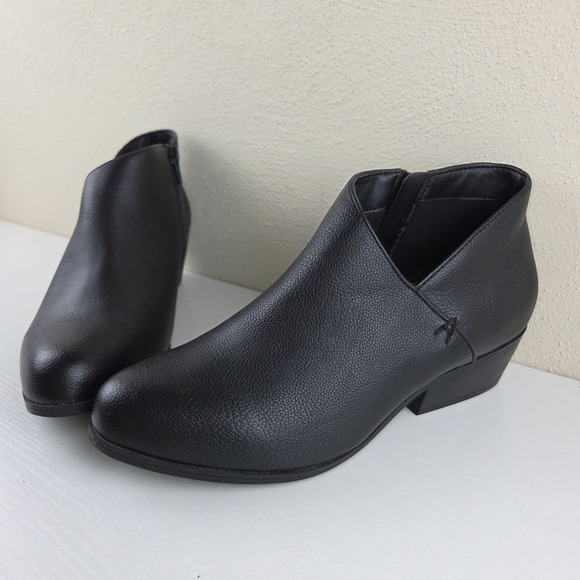 AEROSOLES Shoes - Aerosoles Cayu Black Faux Leather Slip On Ankle Booties Side Zip Womens Size 7.5